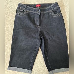 CONTRAST Short Jeans